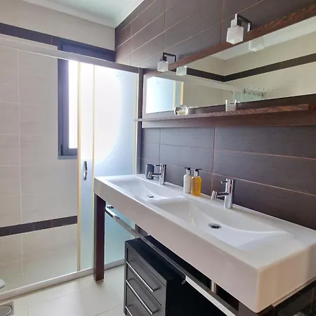 Capela's House By Lovelystay *